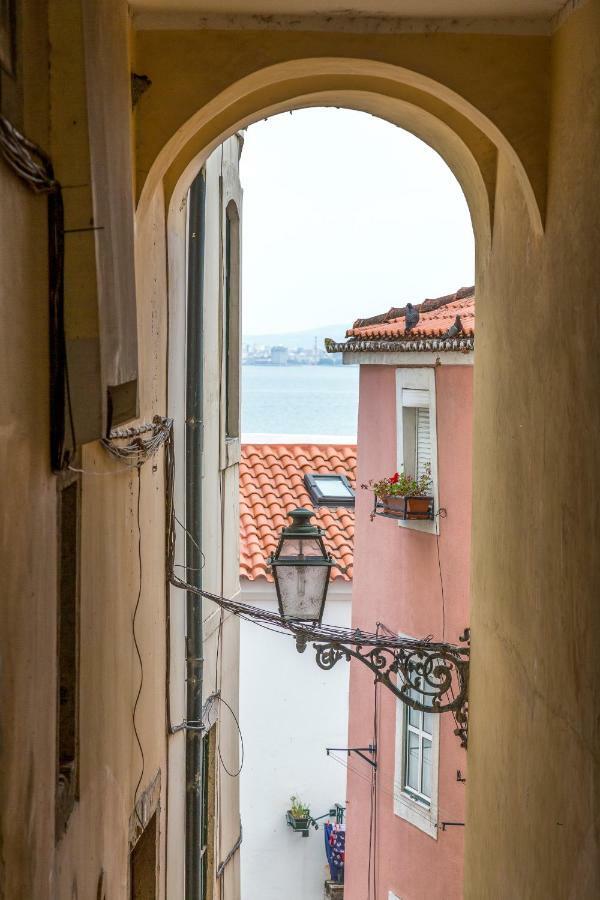 Alfama, Bright And Spacious With Private Terrace, By Timecooler Лиссабон Экстерьер фото